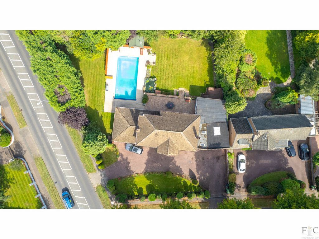 5 bed detached house for sale in The Broadway, Oadby LE2, £1,500,000