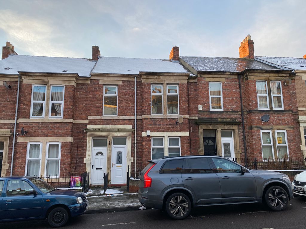 3 bed flat to rent in Brinkburn Avenue, Bensham, Gateshead NE8 - Zoopla