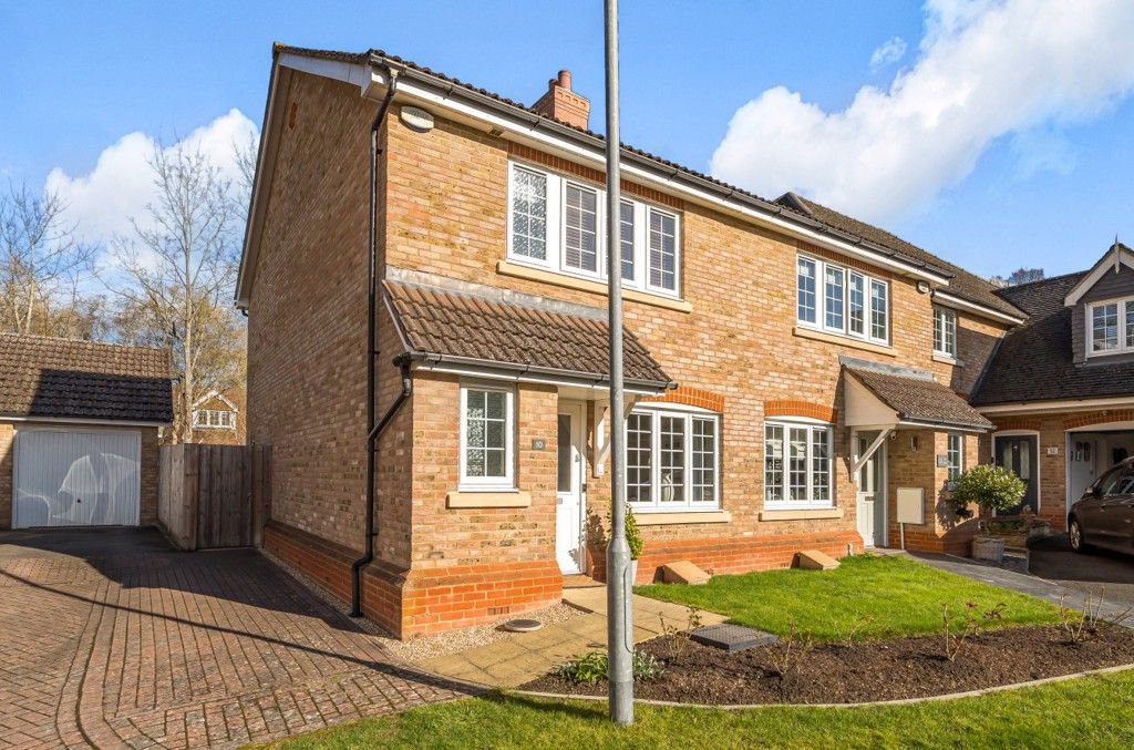 3 bed semidetached house for sale in The Limes, Hayley Green, Warfield