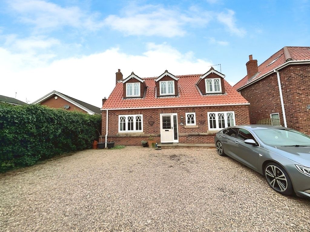 3 bed bungalow to rent in Main Street, Hatfield Woodhouse, Doncaster, South Yorkshire DN7, £995