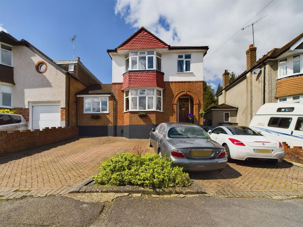 4 bed detached house for sale in Chaldon Way, Coulsdon CR5, £725,000