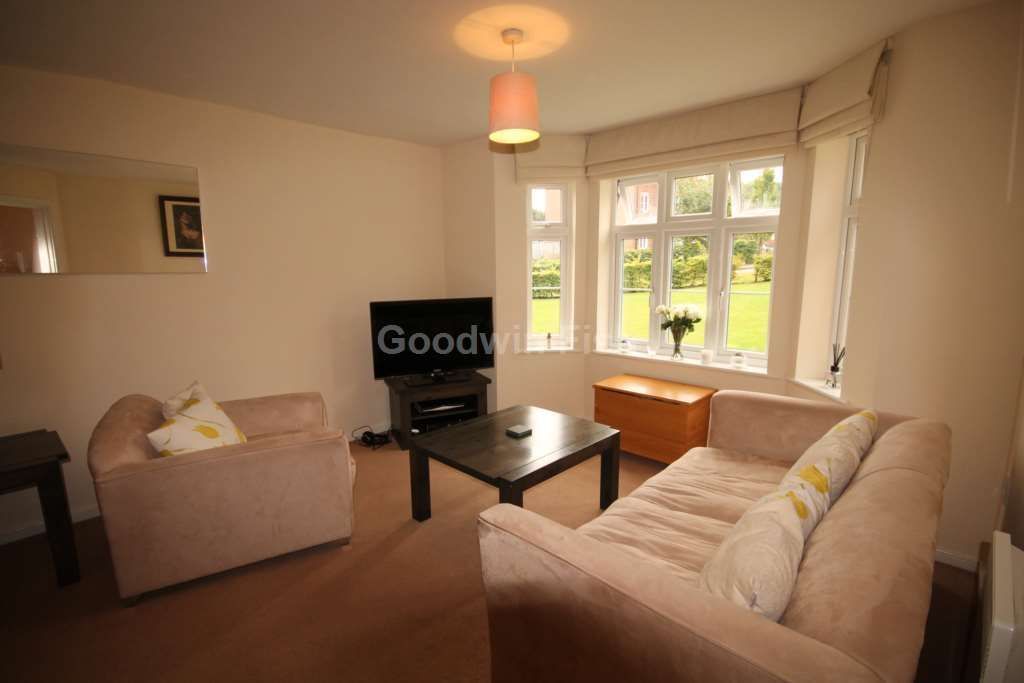2 bed flat to rent in Brattice Drive, Pendlebury M27, £900 pcm Zoopla