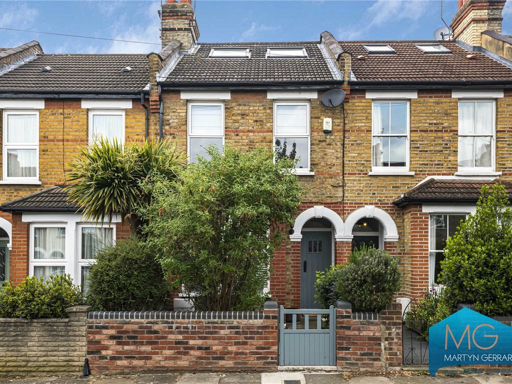 3 bed terraced house for sale in Stanley Road, London N11, £795,000