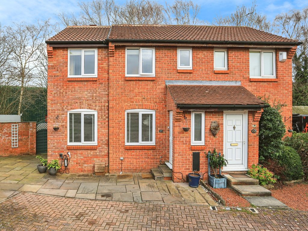 3 bed semidetached house for sale in Norwood Grove, Harrogate HG3, £