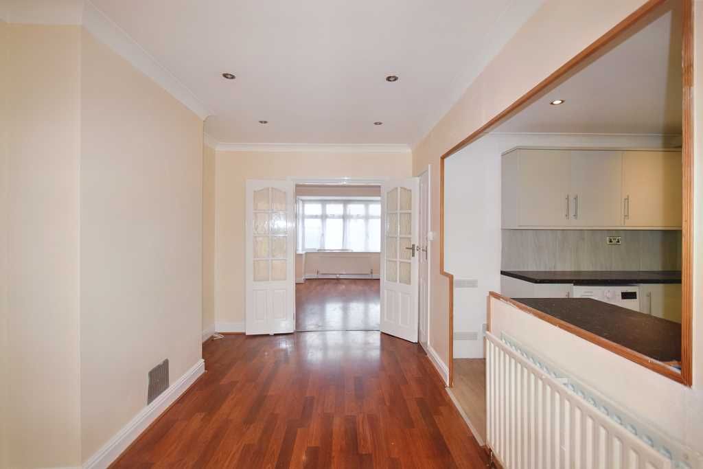 3 bed terraced house to rent in Chatsworth Road, North Cheam, Sutton