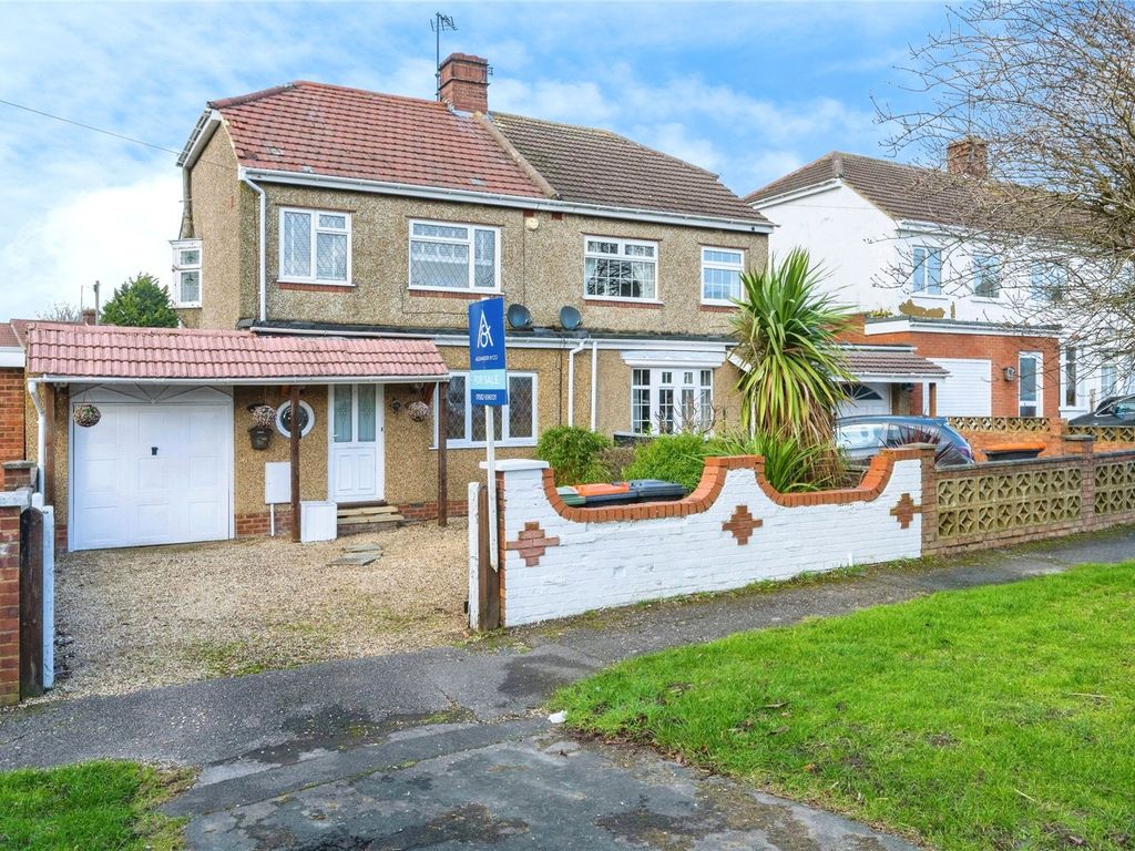 3 bed semidetached house for sale in Western Way, Dunstable