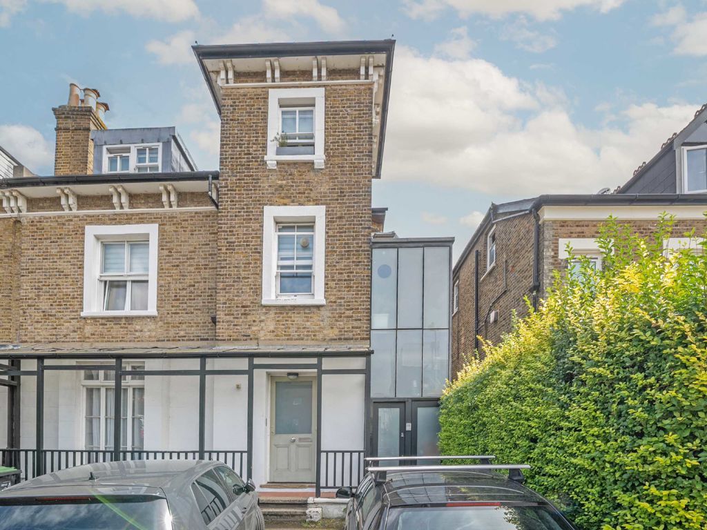 2 bed flat for sale in Fassett Road, Kingston Upon Thames KT1, £375,000