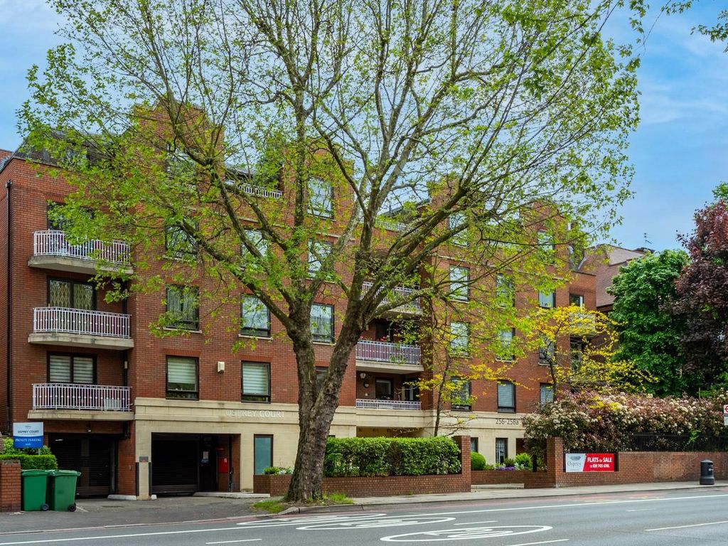 2 bed property for sale in Finchley Road, London NW3, £550,000 Zoopla