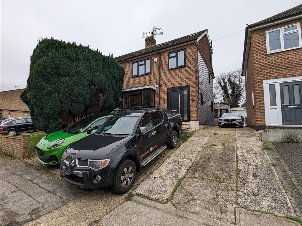 4 bed semidetached house for sale in Prospect Avenue, StanfordLeHope