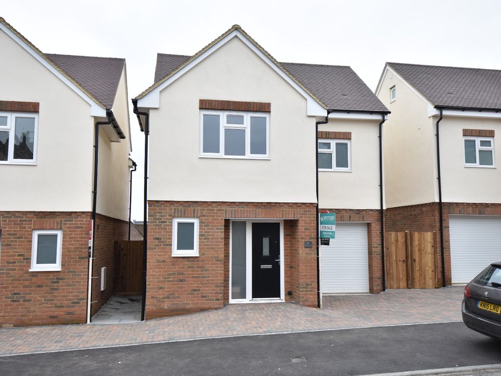 Taunton Avenue, Luton LU2  