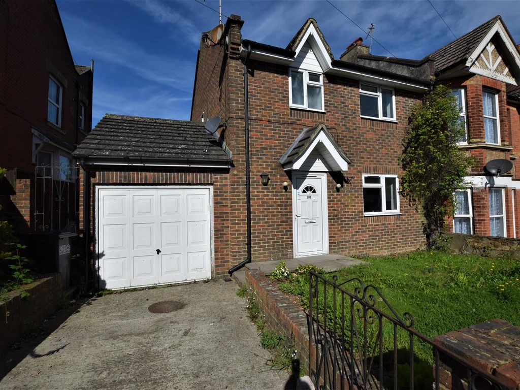 3 bed end terrace house to rent in Ashburnham Road, Hastings TN35, £