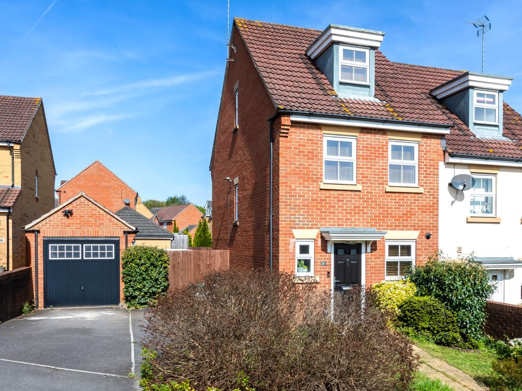 3 bed semidetached house for sale in Cade Close, Kingswood, Bristol