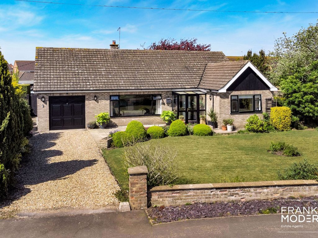 3 bed detached bungalow for sale in Backgate, Cowbit PE12, £325,000