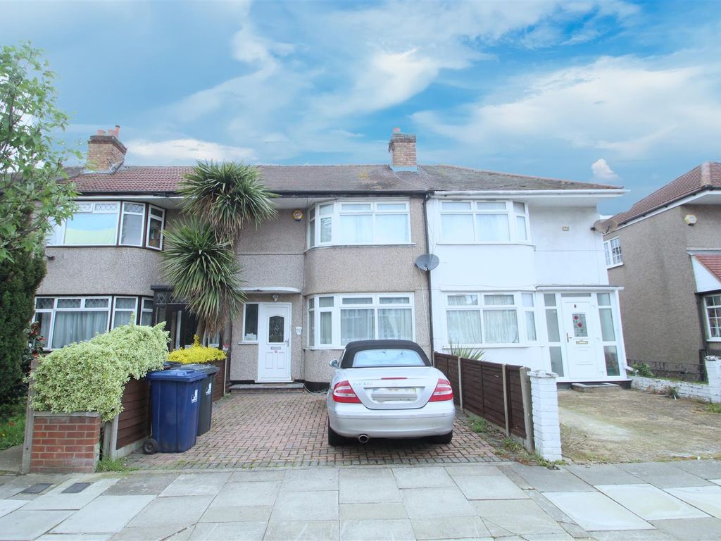 3 bed property for sale in Stanley Avenue, Greenford UB6 Zoopla