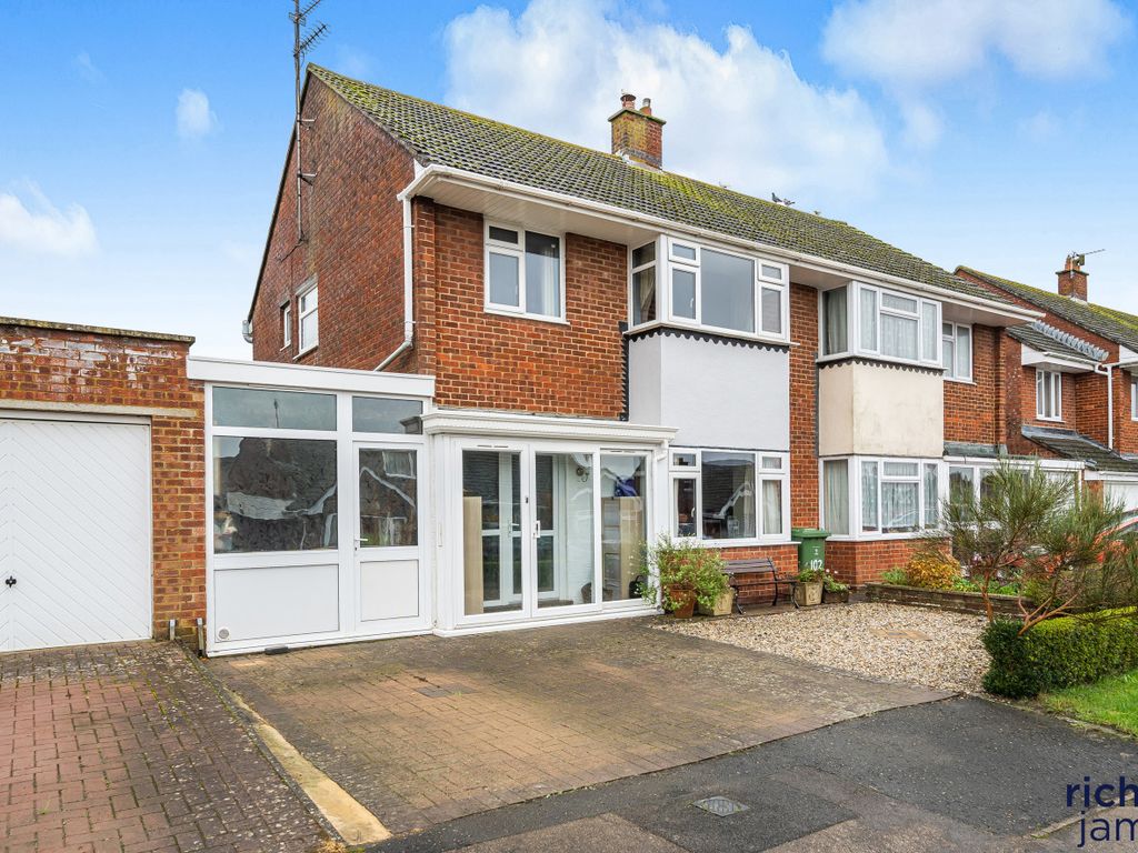 3 bed semidetached house for sale in Boness Road, Wroughton, Wiltshire