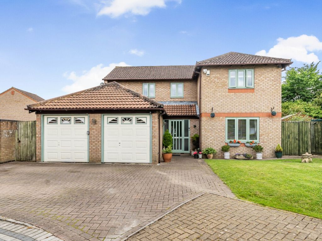 4 bed detached house for sale in Hampton Drive, Grange Park, Swindon