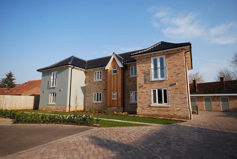 2 bed flat to rent in The Meadows, Hethersett, Norwich, Norfolk NR9