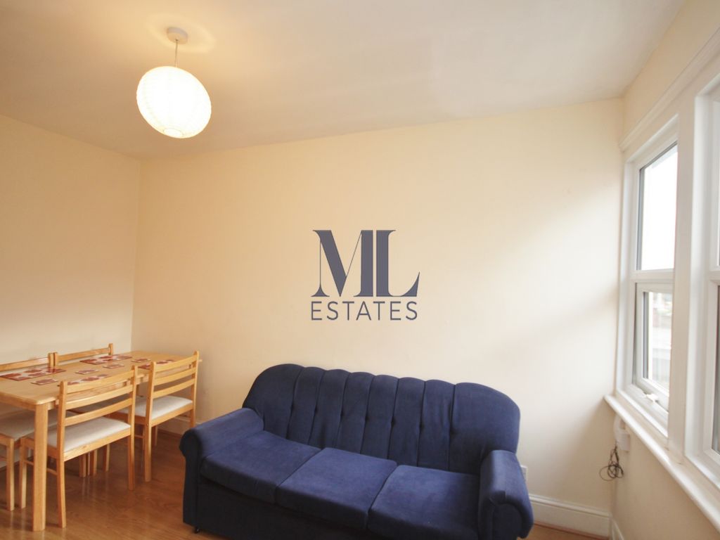 2 bed flat to rent in Vicarage Road, Watford WD18, £1,500 pcm Zoopla