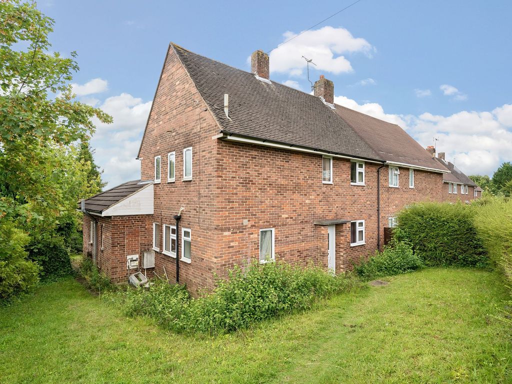 4 bed semidetached house for sale in Fox Lane, Winchester SO22, £