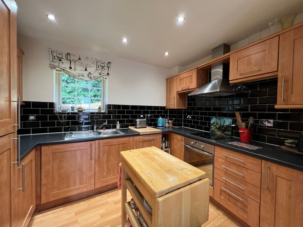 2 bed flat for sale in Holywell Heights, Sheffield S4, £95,000 Zoopla