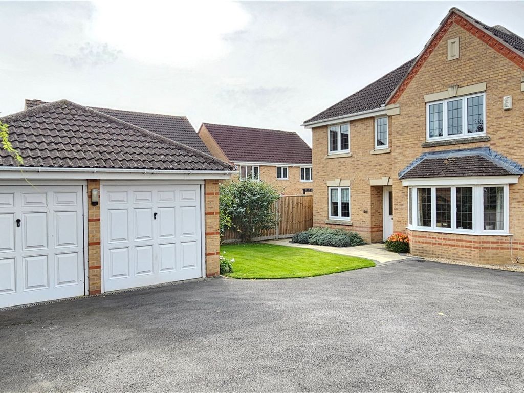 4 bed detached house for sale in Foxglove Way, Thatcham RG18, £615,000