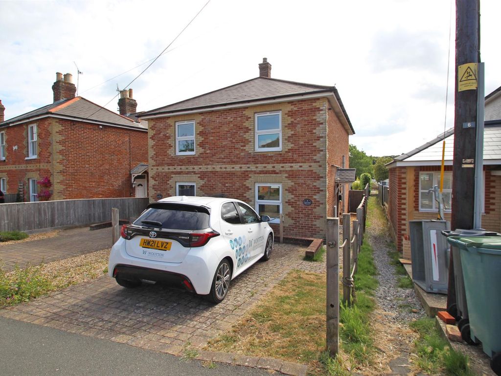 2 bed semidetached house for sale in New Road, Wootton Bridge, Ryde