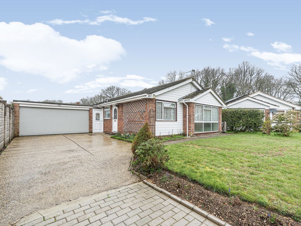 2 bed detached bungalow for sale in Dukes Ride, Silchester, Reading RG7