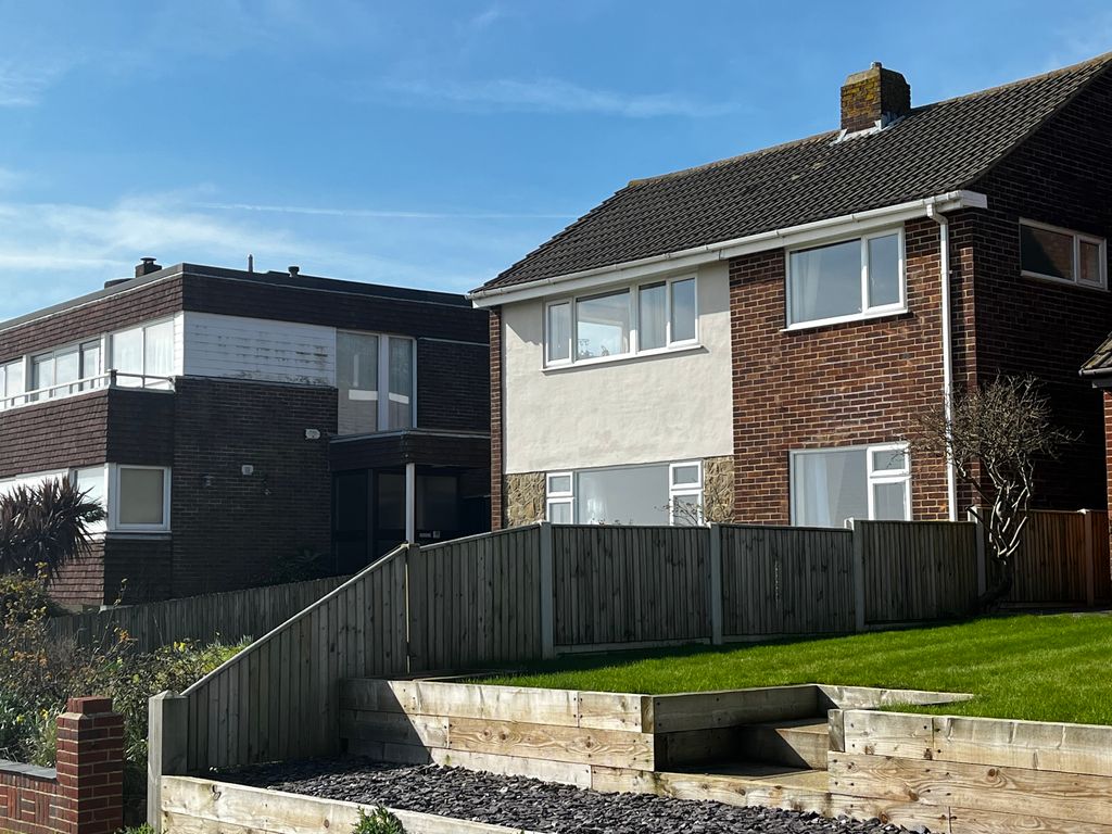 4 bed detached house to rent in Wear Bay Road, Folkestone CT19, £2,000