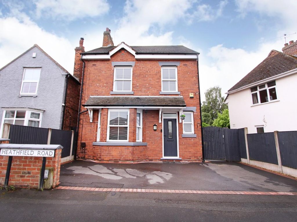5 bed detached house for sale in Heathfield Road, Uttoxeter ST14, £