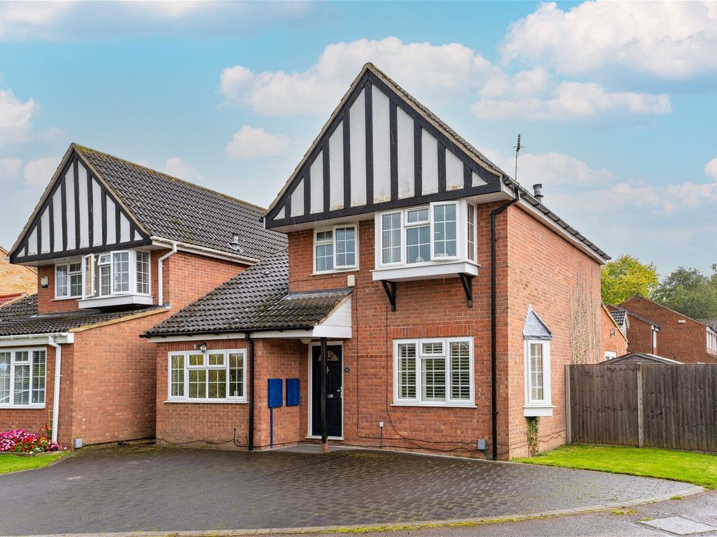 4 bed detached house for sale in Halleys Way, Houghton Regis, Dunstable