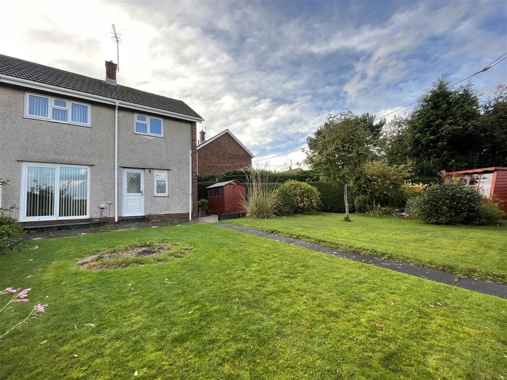 2 bed end terrace house for sale in Mayflower Close, Sketty Park
