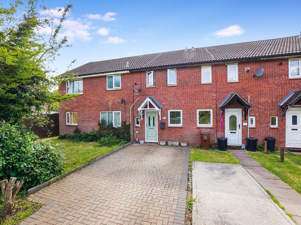 2 bed terraced house for sale in Weybridge Close, Chatham ME5 Zoopla