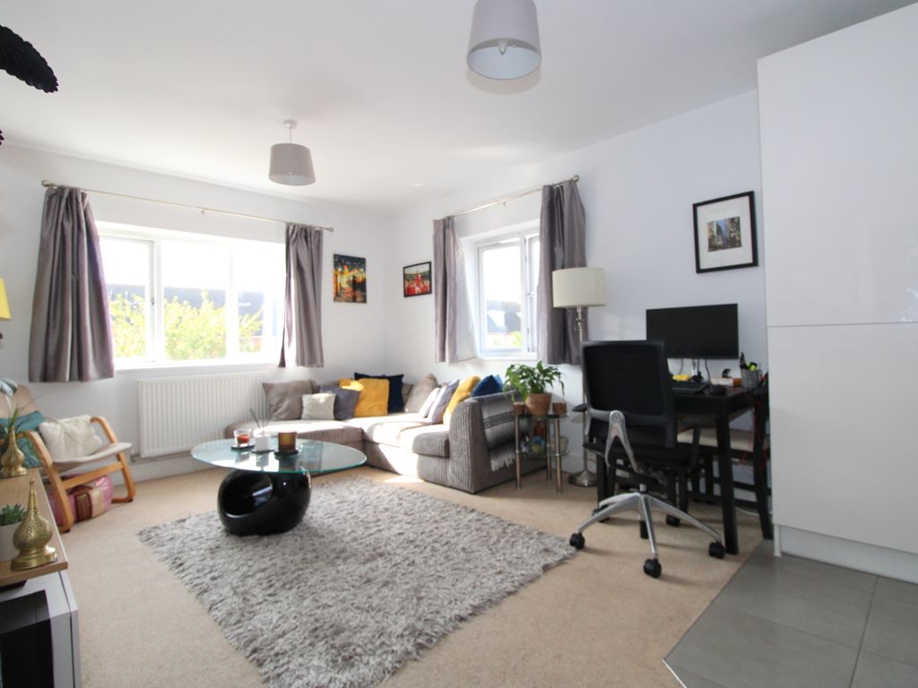 1 bed flat for sale in Sycamore House, Holywell Way, StainesUpon