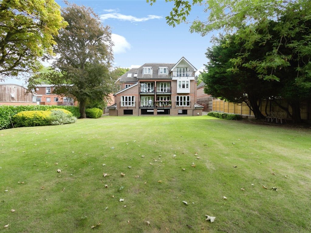 2 bed flat to rent in York Road, Cheam, Sutton SM2, £1,700 pcm Zoopla