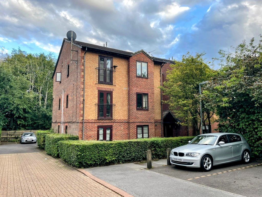1 bed flat for sale in Gander Drive, Basingstoke RG24, £149,950 Zoopla