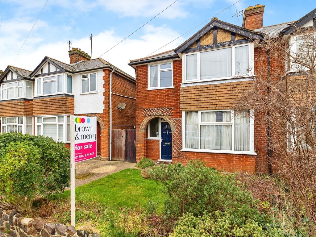 3 bed semidetached house for sale in Castle Park Road, Wendover