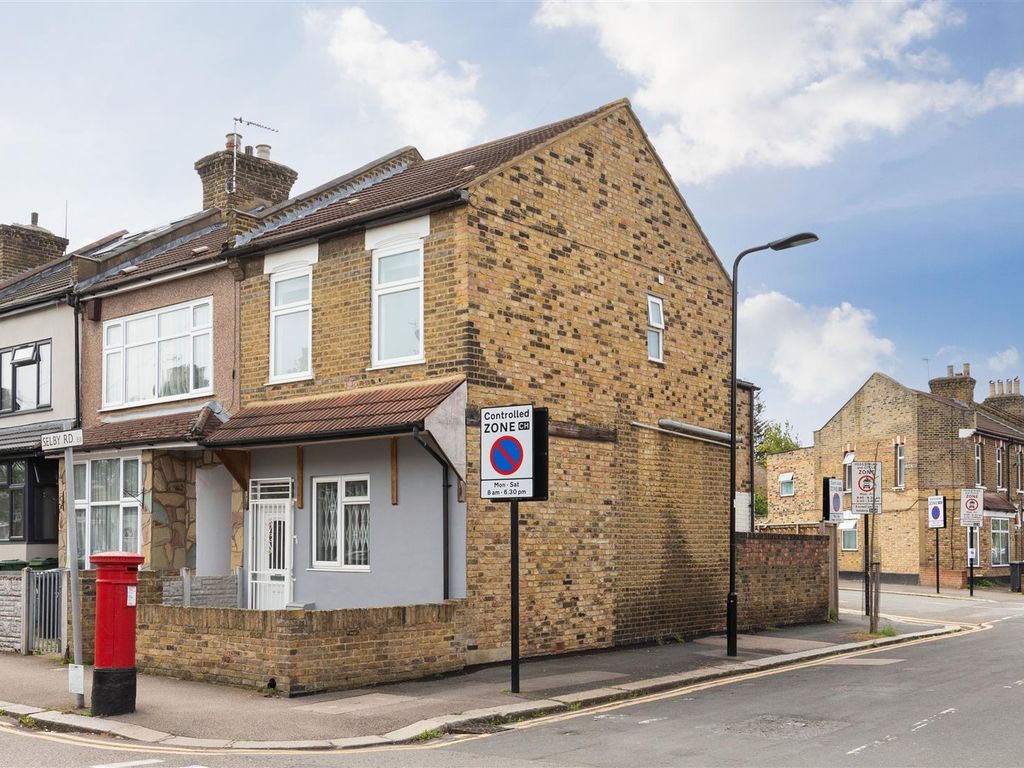 3 bed end terrace house to rent in Selby Road, London E11 Zoopla