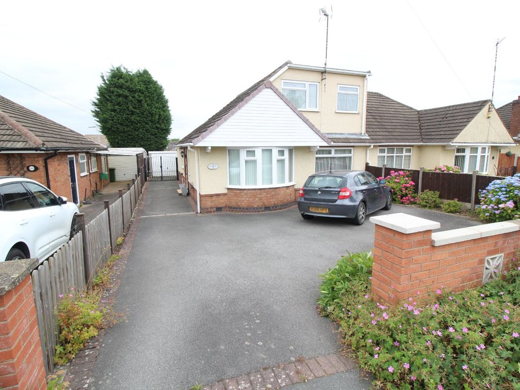 3 bed bungalow for sale in Nuneaton Road, Bulkington, Bedworth