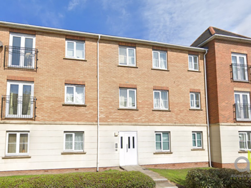 2 bed flat to rent in Windermere Avenue, Purfleet, Essex RM19, £1,400