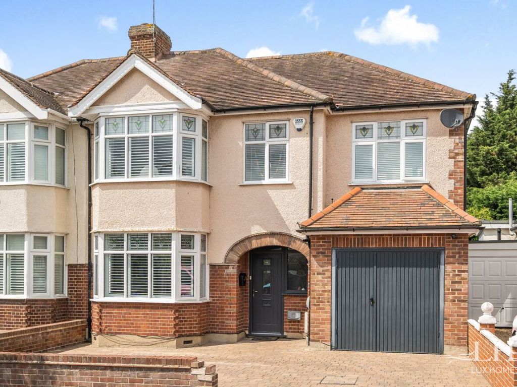4 bed semidetached house for sale in Beverley Gardens, Hornchurch RM11