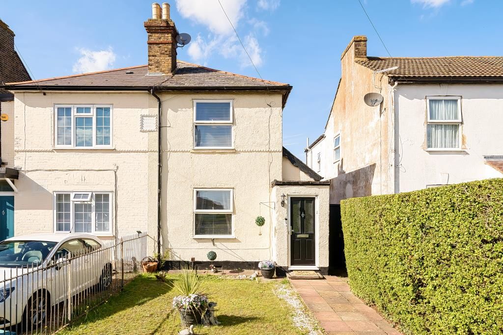 3 bed semidetached house for sale in Ashford, Surrey TW15, £435,000