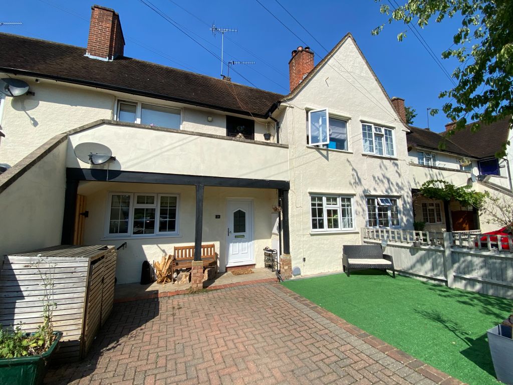 2 bed for sale in Birchwood Road, West Byfleet KT14, £