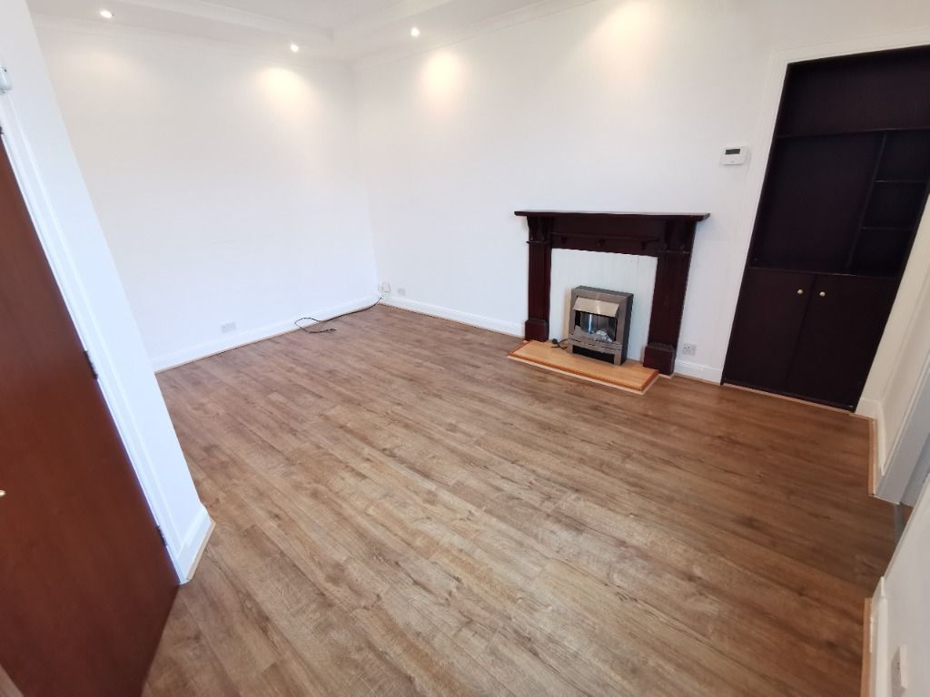 2 bed flat to rent in Taylor Street, Leven KY8, £625 pcm Zoopla
