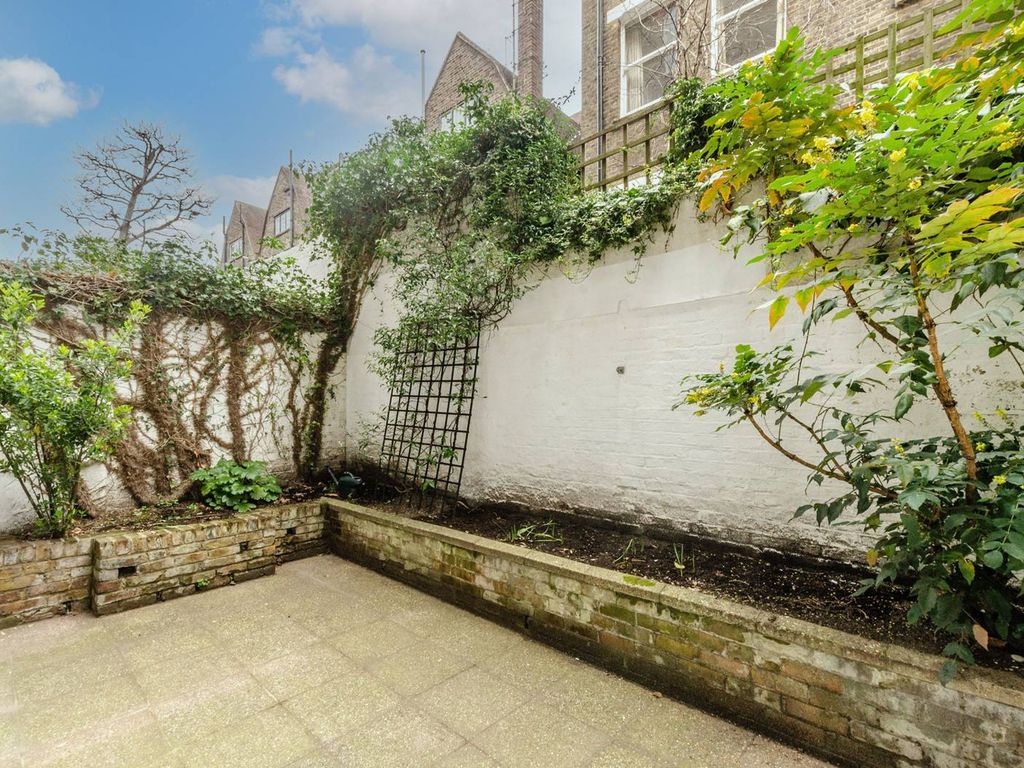 Augustus Court, Chelsea, London SW3  