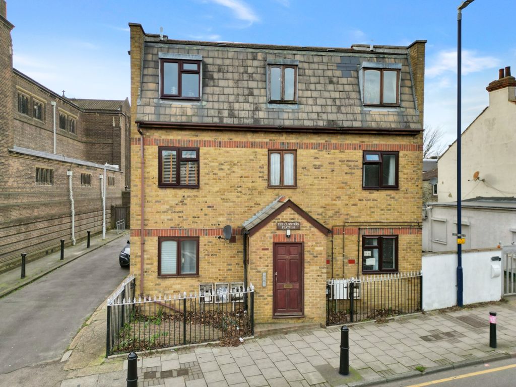 1 bed flat for sale in The Hill, Northfleet, Gravesend, Kent DA11, £