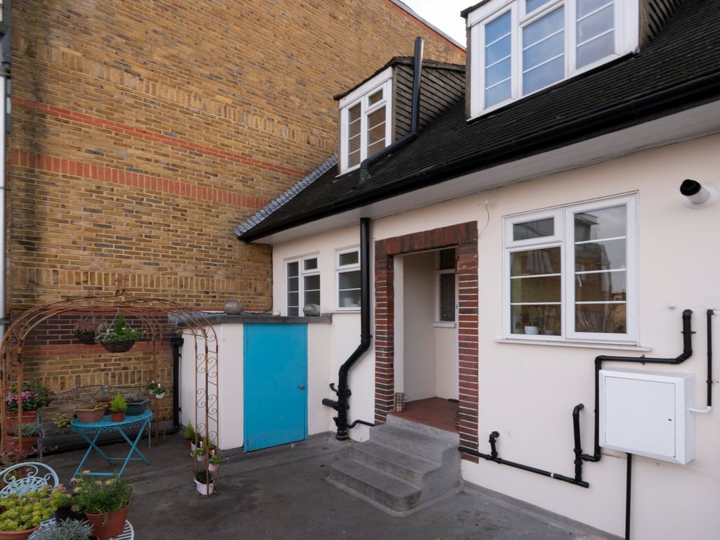3 bed for sale in Coombe Lane, London SW20 Zoopla