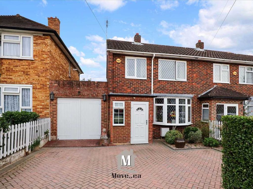 4 bed semidetached house for sale in Long Readings Lane, Farnham Royal, Slough SL2, £485,000