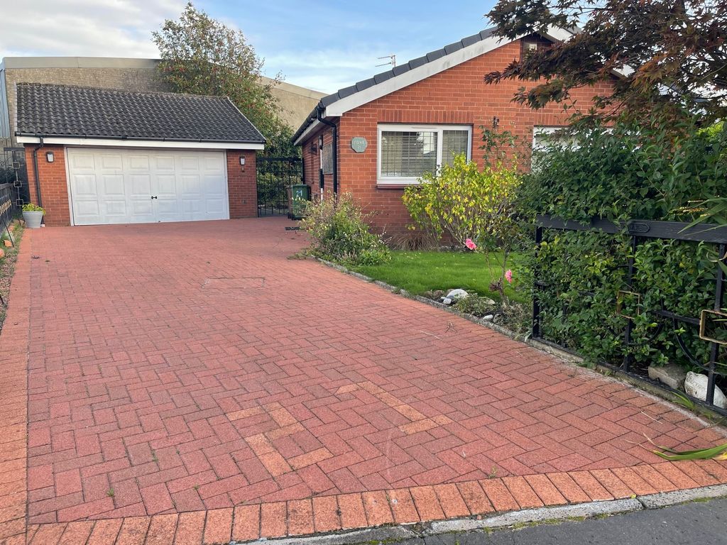 2 bed detached bungalow for sale in Luffness Gardens, Tollcross
