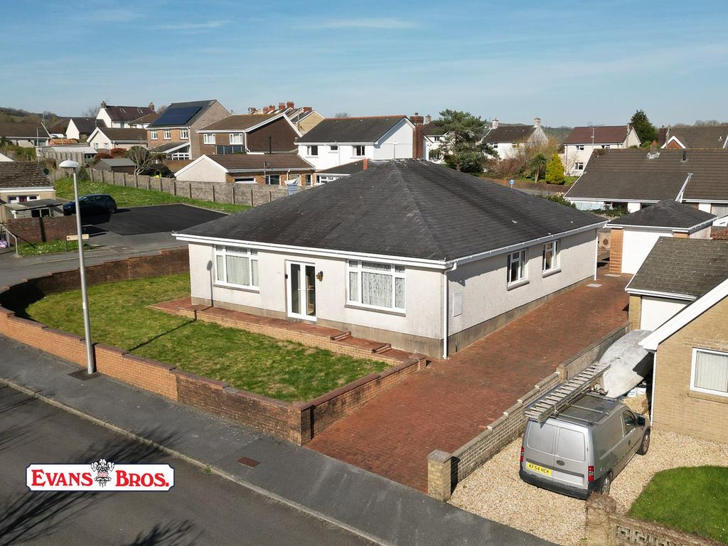 3 bed bungalow for sale in Morfa Maen, Kidwelly, Nr Llanelli SA17 Zoopla