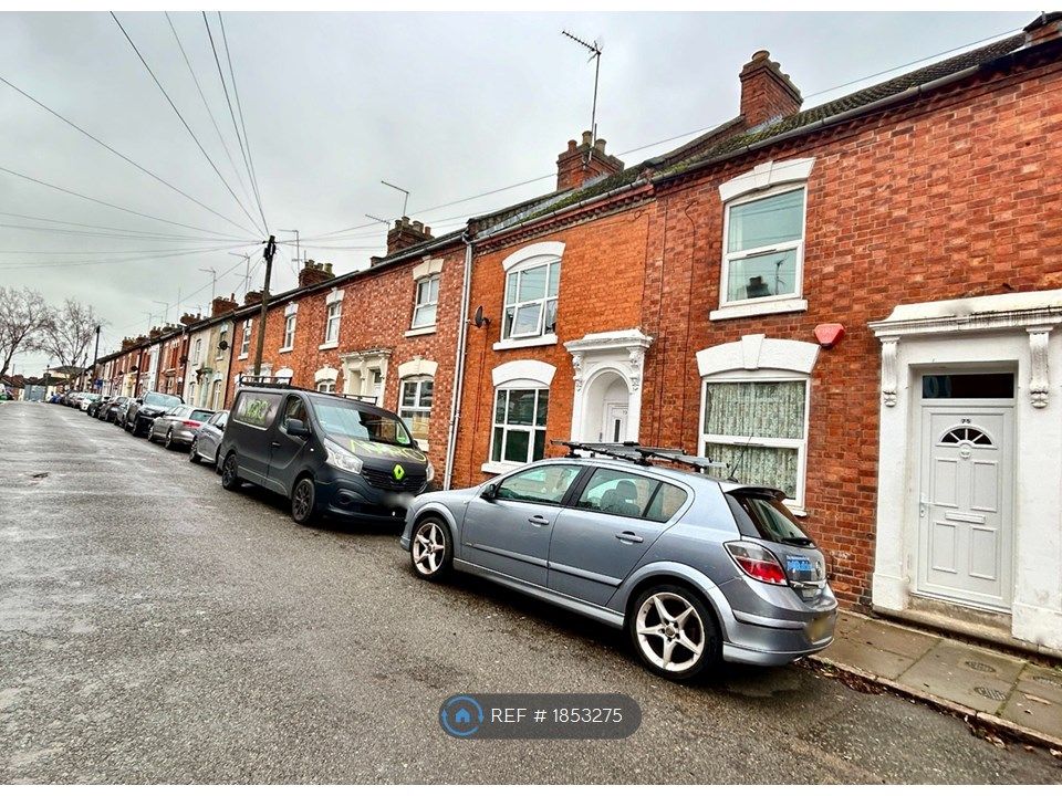 2 bed terraced house to rent in Hunter Street, Northampton NN1, £1,000